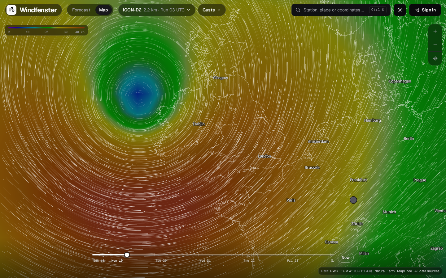 The wind map with the gust layer: a storm west of Ireland in yellow, orange and red over the British Isles and France